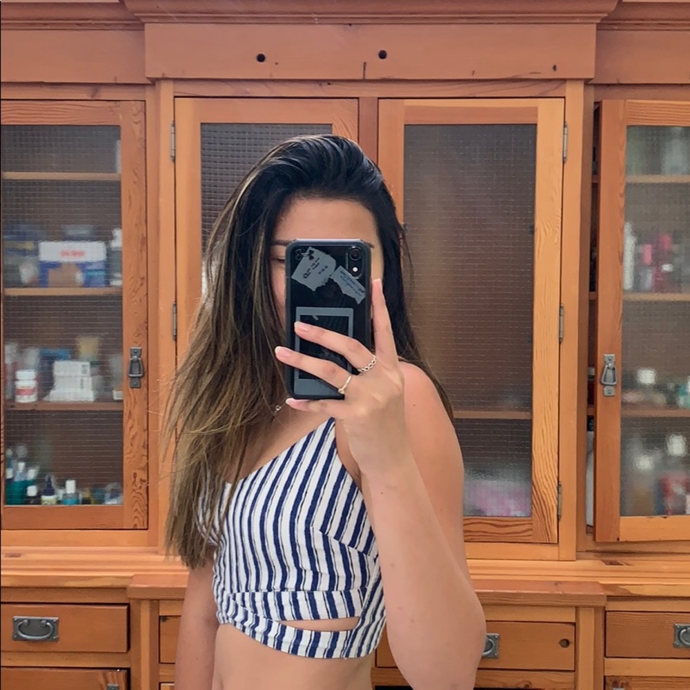 Cute cropped navy blue and white stripped singlet